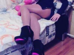 Смелая мадам продемонстрировала разнообразие обуви в Волжском