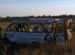 В Волжском опрокинулась маршрутка: появились подробности