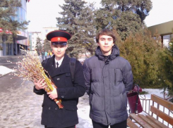 Волжские волонтёры лично поздравили советских солдат
