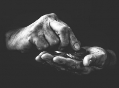 Нищета и голод: волжан предупредили о росте цен в 2021 году