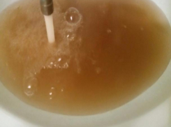 Пиво вместо воды потекло из крана жителя многоэтажки в Волжском