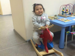 Из-за эпилептических припадков у трехлетней Дарины из Волжского отмирают клетки головного мозга