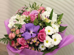 Мэрия Волжского решила потратить больше 140 тысяч рублей на букеты цветов 