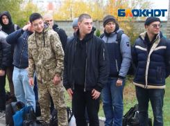 Первые призывники осени-2022 отбыли на службу из Волжского: видео