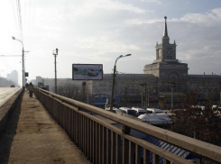 Спрыгнувшая с Комсомольского моста волгоградка скончалась в больнице