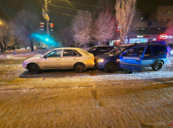 В Волжском после серьезной аварии женщину госпитализировали с травмами