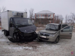 Врачи Волжского борются за жизнь женщины, пострадавшей в крупном ДТП