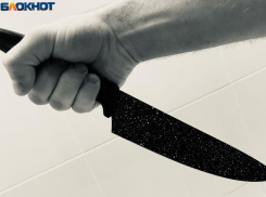 Всадил нож с грудь собутыльнику: в Волжском в больнице спасают мужчину после бурного застолья