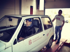 Волжане всем миром восстанавливают машину инвалида, разбитую вандалами