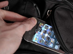 У волжанки в маршрутке увели пятый IPhone