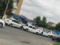 Четыре автомобиля стали участниками ДТП в Волжском