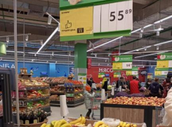 Продуктовая корзина: сравниваем цены на бананы в магазинах Волжского