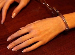 В Среднеахтубинском районе 28-летняя жительница украла у пенсионера 10 тысяч