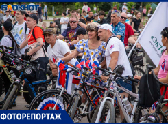 С праздничной велогонки начался День России в Волжском