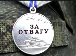 Четверо участников СВО наградили медалями в Волжском