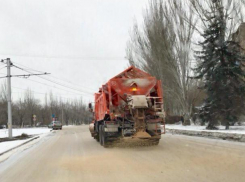 В Волжском устраняют последствия ледяного дождя