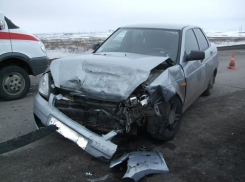 В лобовом столкновении на Волгоградской трассе погибли двое взрослых и ребенок 