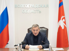 Андрей Бочаров: в Волгоградской области отражена массовая атака БПЛА, есть пострадавшие