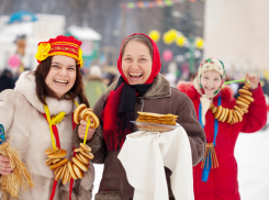 На Масленицу волжане будут доставать петуха, изготавливать бусы и водить хороводы 