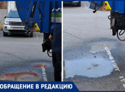 Зловонную жижу у подъездов оставляют мусоровозы в Волжском