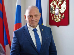 Глава города Игорь Воронин поздравил волжан с Днем защитника Отечества