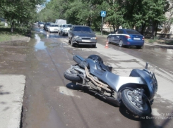 Автоледи на ВАЗ-2114 из Волжского протаранила мотоцикл