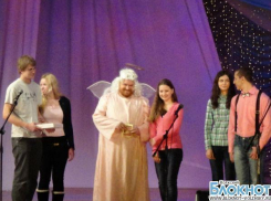 Волжане отметили день всех влюбленных в компании Купидона и Джека Воробья