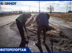 Траншеи вдоль дорог оказались водоотводами. В Волжском начали приемку дороги на Заволжской