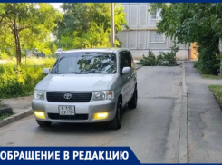 Жители Волжского требуют закрыть объезд через двор после начала ремонта теплосетей