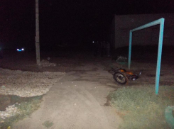 Под Волгоградлом 15-летний мотоциклист врезался в велосипед и попал в больницу 