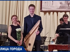 Почти 9 лет волжанин учится играть на «гудебном сосуде»