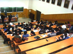 Преподаватели ВПО в Волжском получают самую большую зарплату в области