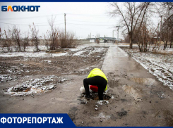 Сделал дыры в тротуаре и испохабил парковку: в Волжском собственник испортил знаменитую велодорожку мэра