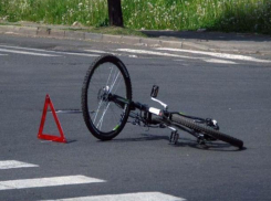 Подростка на велосипеде сбил автомобиль