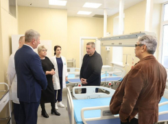 Новый год - с новыми отделениями: губернатор открыл обновленные реанимацию и гематологию в облбольнице № 1