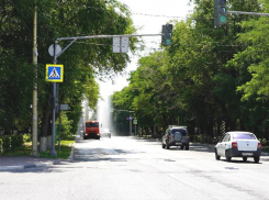 Поливомоечные машины вышли на улицы Волжского из-за жары
