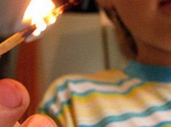 В Суровикино ребенок спалил родительский дом