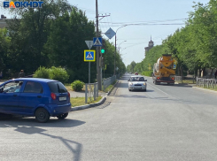 Видео аварии с бетономешалкой в Волжском