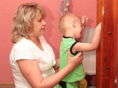 В Волгоградской области семьи с детьми-инвалидами поддерживают рублем