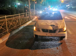 В Волжском о состоянии сбитого пешехода, который пошел на красный под колеса авто, рассказали медики