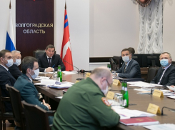 Новогодние гуляния под надзором: Бочаров поручил усилить контроль за эпидобстановкой в праздники