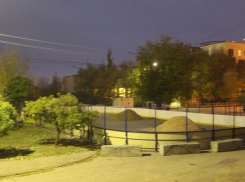 На площади Ленина уже готовят ледовый каток к предстоящей зиме