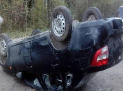 Волжанин на «Ладе Гранта» перевернулся в поселке Краснооктябрьский