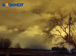 «Как в Чернобыле после трагедии»: оранжевое ночное небо в смоге сняли на видео в Волжском