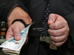 Должника оштрафовали за взятку волжскому судебному приставу