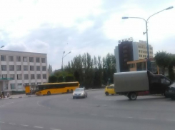 Дачный автобус №4 сломался в центре Волжского