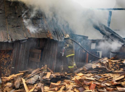 Под Волжским полыхала баня