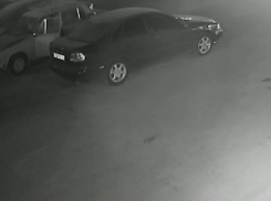 19-летний парень покатался на угнанной машине и вернул ее обратно в Волжском: видео