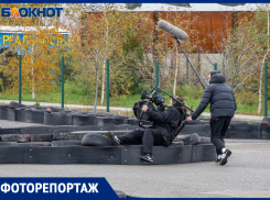 В Волжском прошел первый съемочный день фильма «Блогерши» с дочерью Кончаловского и чемпионами «Формулы»