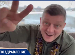 «Больше улыбок и счастья»: главред Олег Пахолков поздравил читателей с наступающим Новым годом